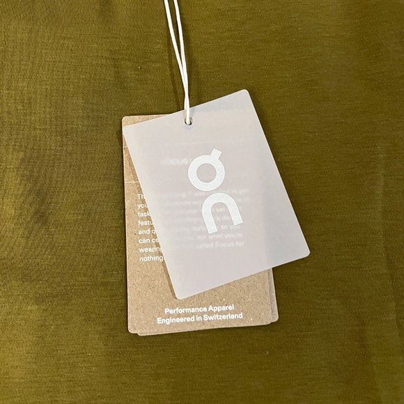 On performance focus long sleeve t - Picture 2 of 10